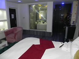 Gold Crown international Hotel