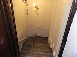 Gold Crown international Hotel