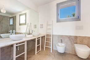 3666 Ca' Della Roccia by Perle di Puglia