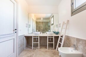 3666 Ca' Della Roccia by Perle di Puglia