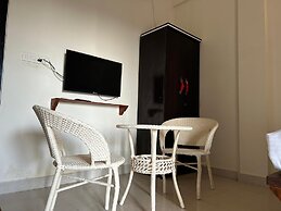 Aqua Wave by YogiTree Hotels