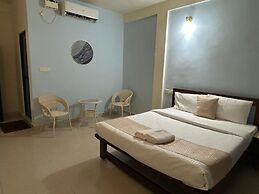 Aqua Wave by YogiTree Hotels