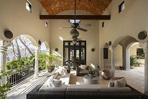 Arcos Del Mar Beachfront