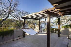 Arcos Del Mar Beachfront