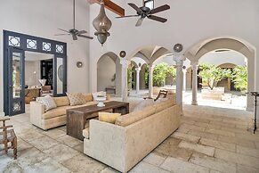 Arcos Del Mar Beachfront