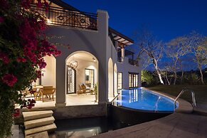 Arcos Del Mar Beachfront
