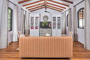 Arcos Del Mar Beachfront