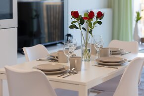 Lux Apartment by Renters Prestige