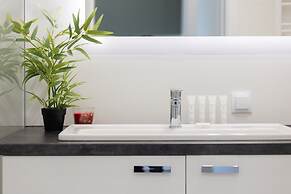 Lux Apartment by Renters Prestige