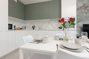 Lux Apartment by Renters Prestige