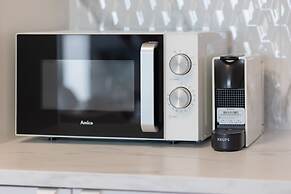 Lux Apartment by Renters Prestige