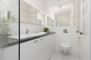 Lux Apartment by Renters Prestige