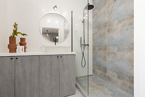 Lux Apartment by Renters Prestige