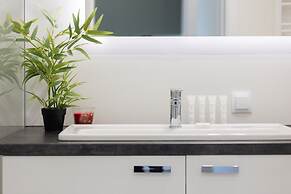 Lux Apartment by Renters Prestige