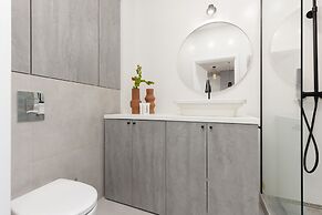 Lux Apartment by Renters Prestige