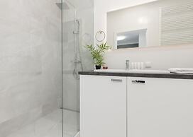 Lux Apartment by Renters Prestige