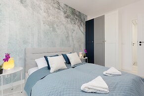 Lux Apartment by Renters Prestige