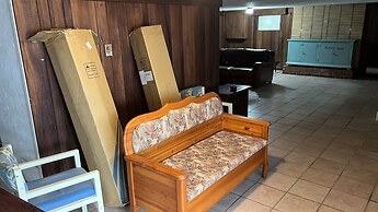 Tri - Level Residential Home; Pet Friendly, Wifi, Off Street Parking 4