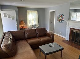 Tri - Level Residential Home; Pet Friendly, Wifi, Off Street Parking 4