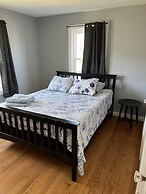 Tri - Level Residential Home; Pet Friendly, Wifi, Off Street Parking 4