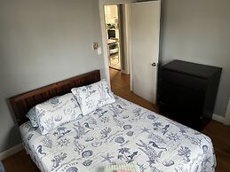 Tri - Level Residential Home; Pet Friendly, Wifi, Off Street Parking 4