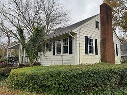 Tri - Level Residential Home; Pet Friendly, Wifi, Off Street Parking 4