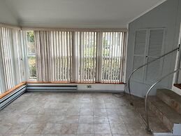 Tri - Level Residential Home; Pet Friendly, Wifi, Off Street Parking 4