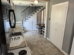 Tri - Level Residential Home; Pet Friendly, Wifi, Off Street Parking 4