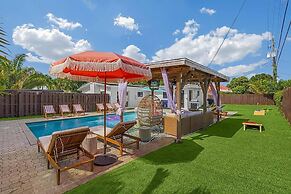 4BR Oasis Pool Putting Green