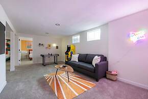 Stylish Home 4 King Beds w Pacman Near DT Denver