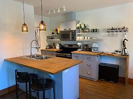 Relaxing Location Steps From Resort Citq 242281