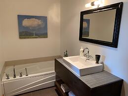 Relaxing Location Steps From Resort Citq 242281