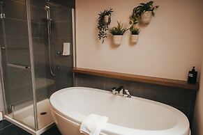 Lake Resort Suite Views Amenities