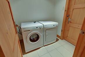 Spacious log Cottage Resort Access Citq 242255