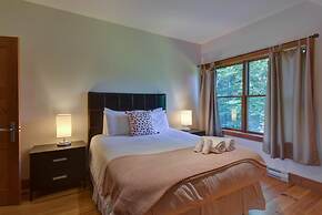 Spacious log Cottage Resort Access Citq 242255