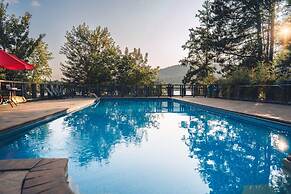 Spacious log Cottage Resort Access Citq 242255
