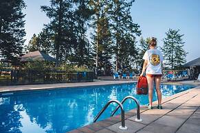 Spacious log Cottage Resort Access Citq 242255