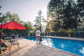 Spacious log Cottage Resort Access Citq 242255