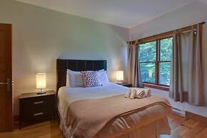 Spacious log Cottage Resort Access Citq 242255