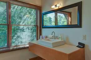 Spacious log Cottage Resort Access Citq 242255