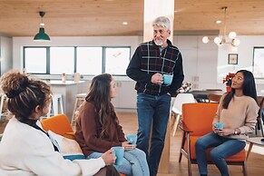 Lakeview Mid Century Luxury Cottage Citq 311414