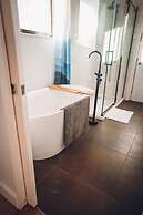 Lakeview Mid Century Luxury Cottage Citq 311414