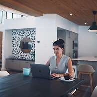 Lakeview Mid Century Luxury Cottage Citq 311414