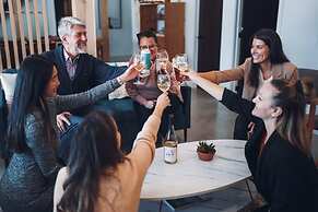 Lakeview Mid Century Luxury Cottage Citq 311414