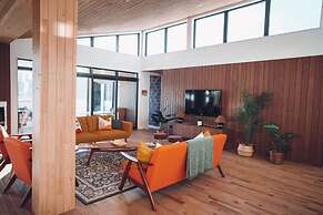 Lakeview Mid Century Luxury Cottage Citq 311414
