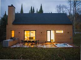 Naro Cabin in Laurentides