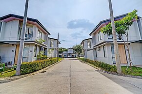 OYO Life 92719 Rolling Hills Residence Karawang