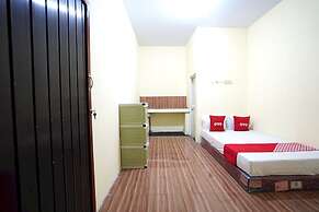 OYO Life 92920 Rumah Kost Azca