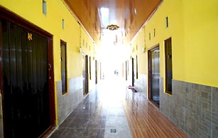 OYO Life 92920 Rumah Kost Azca