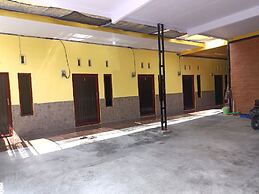 OYO Life 92920 Rumah Kost Azca